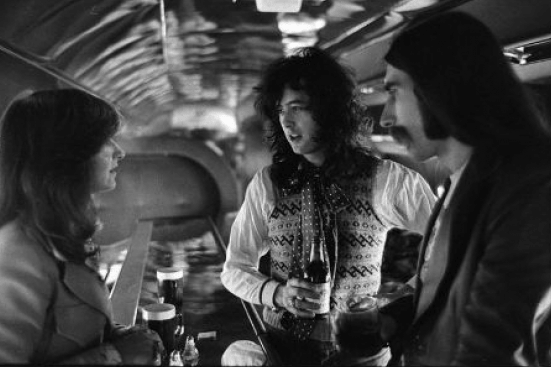 Οργια, τρέλα και αλκοόλ-Μια «τυπική» ημέρα από τη ζωή των Led Zeppelin [εικόνες + βίντεο] | iefimerida.gr 0