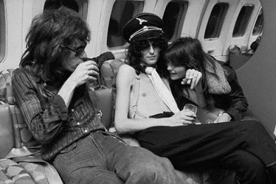 Οργια, τρέλα και αλκοόλ-Μια «τυπική» ημέρα από τη ζωή των Led Zeppelin [εικόνες + βίντεο] | iefimerida.gr 1