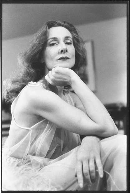 Σάλος στη Βρετανία με τον καλλιτέχνη που φωτογραφίζει τη μητέρα του ενώ κάνει σεξ με τους εραστές της [εικόνες] | iefimerida.gr 8