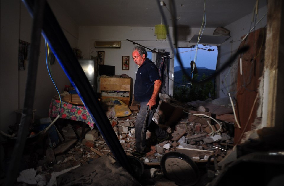 Λευκάδα: Δύσκολη η νύχτα για τους σεισμόπληκτους -Έστησαν σκηνές στις πλατείες των χωριών [εικόνες] | iefimerida.gr 6