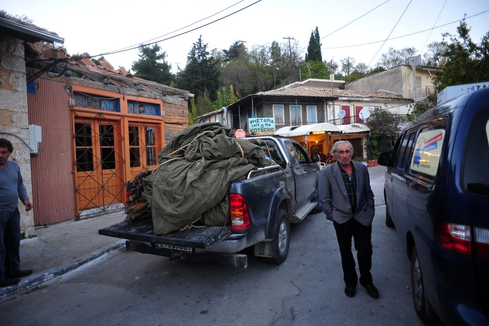 Λευκάδα: Δύσκολη η νύχτα για τους σεισμόπληκτους -Έστησαν σκηνές στις πλατείες των χωριών [εικόνες] | iefimerida.gr 2