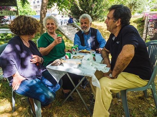 Ο ΣΥΡΙΖΑ γιόρτασε την Πρωτομαγιά, με σουβλάκια, στην Κουμουνδούρου -Μικρή προσέλευση [εικόνες] | iefimerida.gr 1