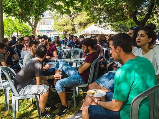 Ο ΣΥΡΙΖΑ γιόρτασε την Πρωτομαγιά, με σουβλάκια, στην Κουμουνδούρου -Μικρή προσέλευση [εικόνες] | iefimerida.gr 5