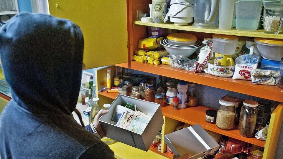 Η Bild ανακαλύπτει τις κρυψώνες των Ελλήνων: Εδώ έχουν κρύψει τις οικονομίες τους [εικόνες] | iefimerida.gr 3