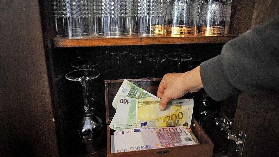 Η Bild ανακαλύπτει τις κρυψώνες των Ελλήνων: Εδώ έχουν κρύψει τις οικονομίες τους [εικόνες] | iefimerida.gr 0