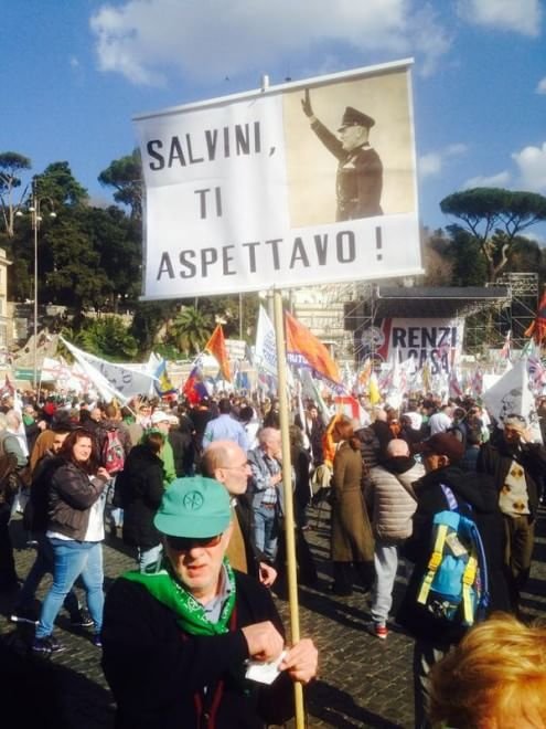 Σε κλοιό συγκεντρώσεων και αντιδιαδηλώσεων η Ρώμη [εικόνες & βίντεο] | iefimerida.gr 1