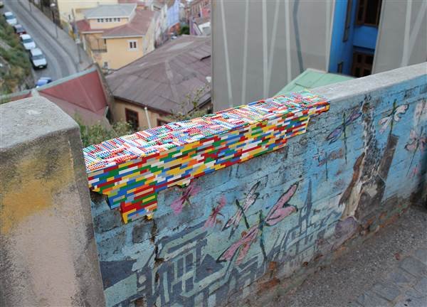 Επιδιορθώνει γκρεμισμένους τοίχους με Lego: Τον φωνάζουν από όλο τον κόσμο[εικόνες] | iefimerida.gr 2
