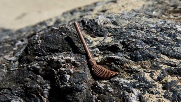 Η παραλία που αντί για κοχύλια, είναι γεμάτη Lego -Γιατί το κύμα ξεβράζει συνέχεια πλαστικά παιχνίδια [εικόνες] | iefimerida.gr 6