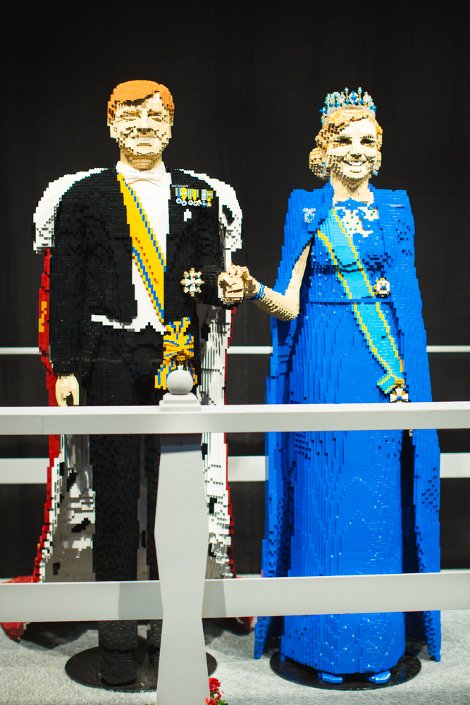 Καλλιτέχνης «σμίλεψε» με 100.000 τουβλάκια Lego τον βασιλιά και τη βασίλισσα της Ολλανδίας [βίντεο & εικόνες] | iefimerida.gr 1