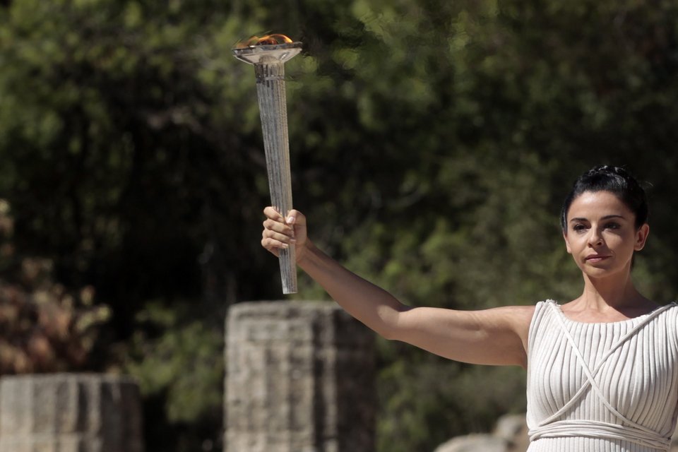 Νέα πρωθιέρεια για την Ολυμπιακή Φλόγα η Κατερίνα Λέχου [εικόνες] | iefimerida.gr 0