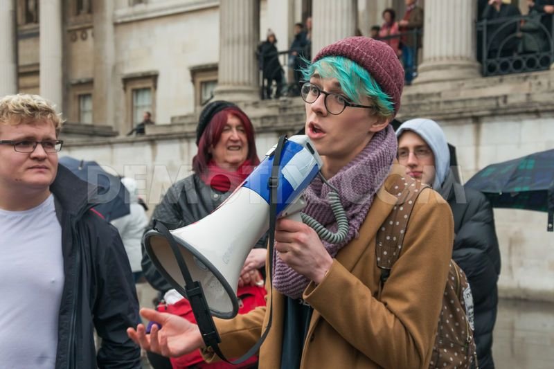 Παιδιά που τα απορρίπτουν οι γονείς -Σπαρακτικό κείμενο του Guardian [εικόνες] | iefimerida.gr 6