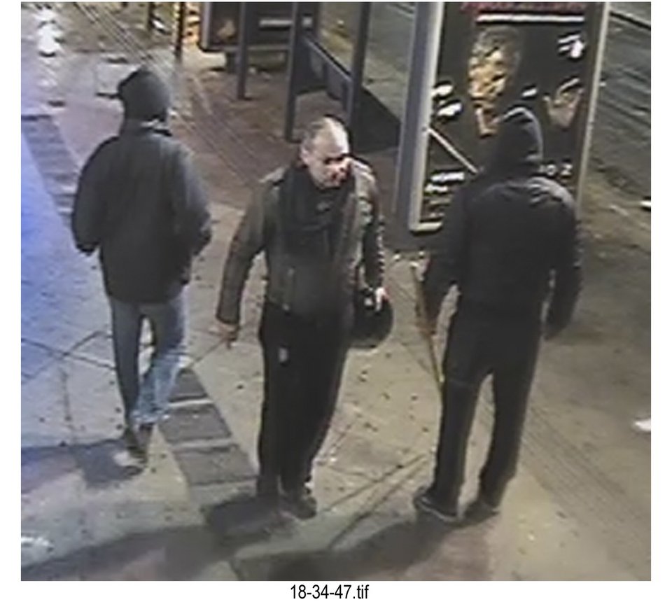 16 νέες φωτογραφίες βανδάλων από τις λεηλασίες του Φεβρουαρίου [εικόνες] | iefimerida.gr 12