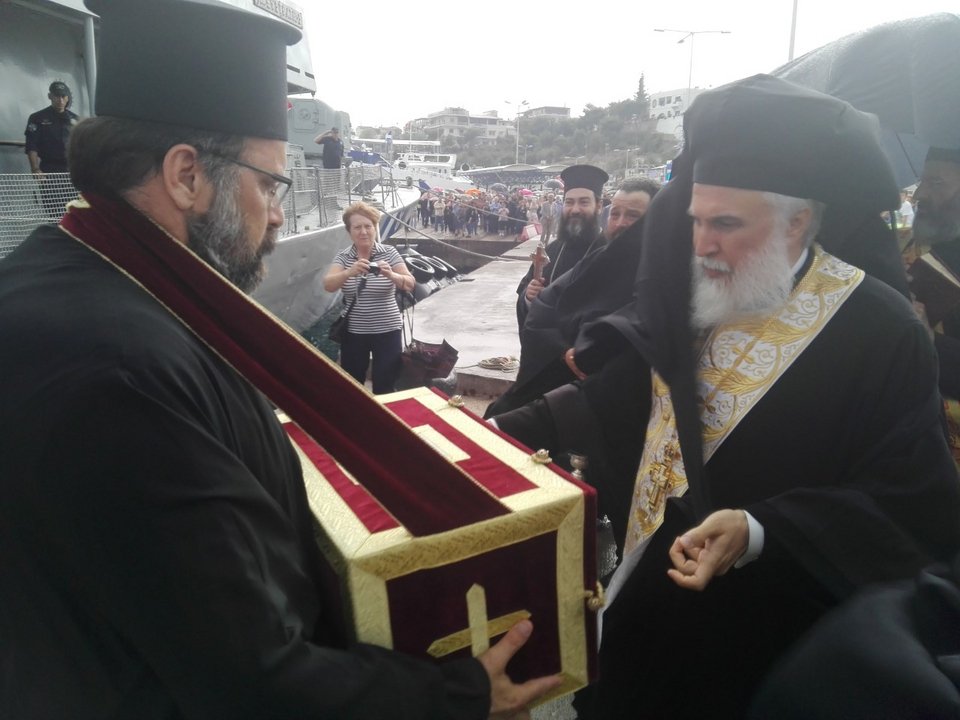 Στη Ραφήνα μέχρι και την Τετάρτη τα ιερά λείψανα του Αγίου Νικολάου [εικόνες] | iefimerida.gr 0