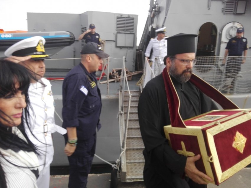 Στη Ραφήνα μέχρι και την Τετάρτη τα ιερά λείψανα του Αγίου Νικολάου [εικόνες] | iefimerida.gr 1