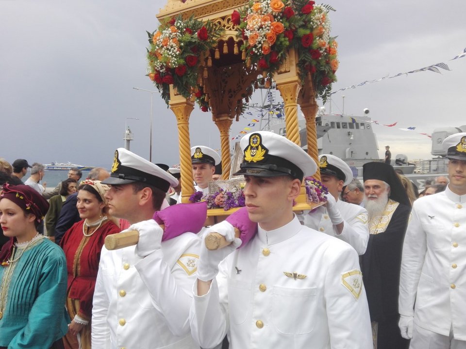 Στη Ραφήνα μέχρι και την Τετάρτη τα ιερά λείψανα του Αγίου Νικολάου [εικόνες] | iefimerida.gr 2