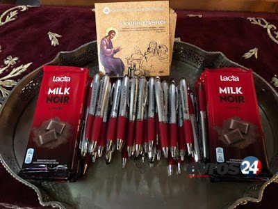 Βραδινή Λειτουργία για τους υποψηφίους των πανελληνίων- Τους μοίρασαν cd με την Καινή Διαθήκη [εικόνες] | iefimerida.gr 3