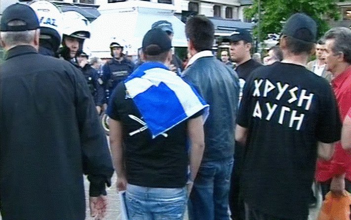 Συμπλοκές Χρυσαυγιτών και αριστεριστών με λοστούς και καδρόνια [εικόνες] | iefimerida.gr 1