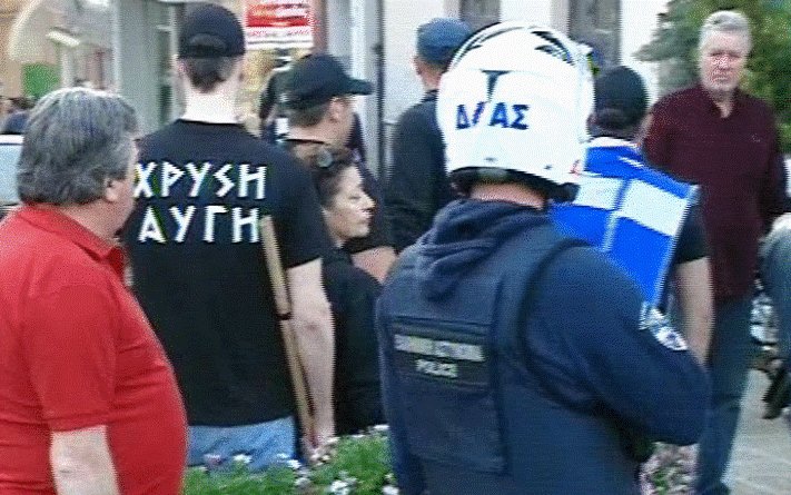 Συμπλοκές Χρυσαυγιτών και αριστεριστών με λοστούς και καδρόνια [εικόνες] | iefimerida.gr 4