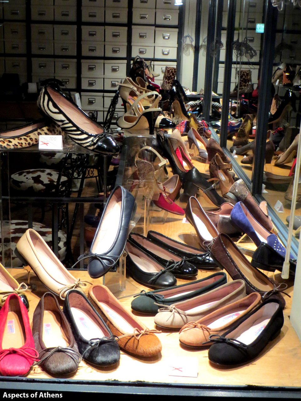 Λεμήσιος: Η ιστορική αθηναϊκή μπαλαρίνα που κατασκευάζεται από το 1912 και ξεπουλάει σε Ιταλία, Αμερική, Γερμανία [εικόνες]  | iefimerida.gr 2