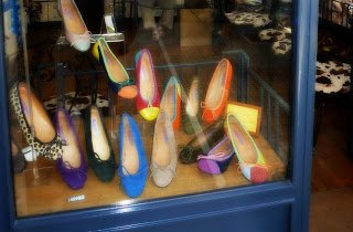 Λεμήσιος: Η ιστορική αθηναϊκή μπαλαρίνα που κατασκευάζεται από το 1912 και ξεπουλάει σε Ιταλία, Αμερική, Γερμανία [εικόνες]  | iefimerida.gr 1