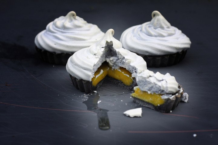 Τα «καταθλιπτικά» γλυκά που θα σας φτιάξουν το κέφι – Μακαρόν με σύννεφα, μπισκότα Prozac και το ρολό του... τρελάρα [εικόνες] | iefimerida.gr 0