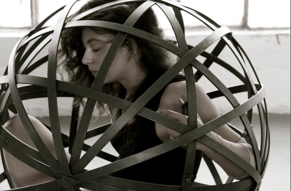 Tι κάνουν 30 ξένοι συλλέκτες στην Αθήνα: Αρχισε η -χωρίς δίχτυ ασφαλείας- Art Athina [εικόνες] | iefimerida.gr 5