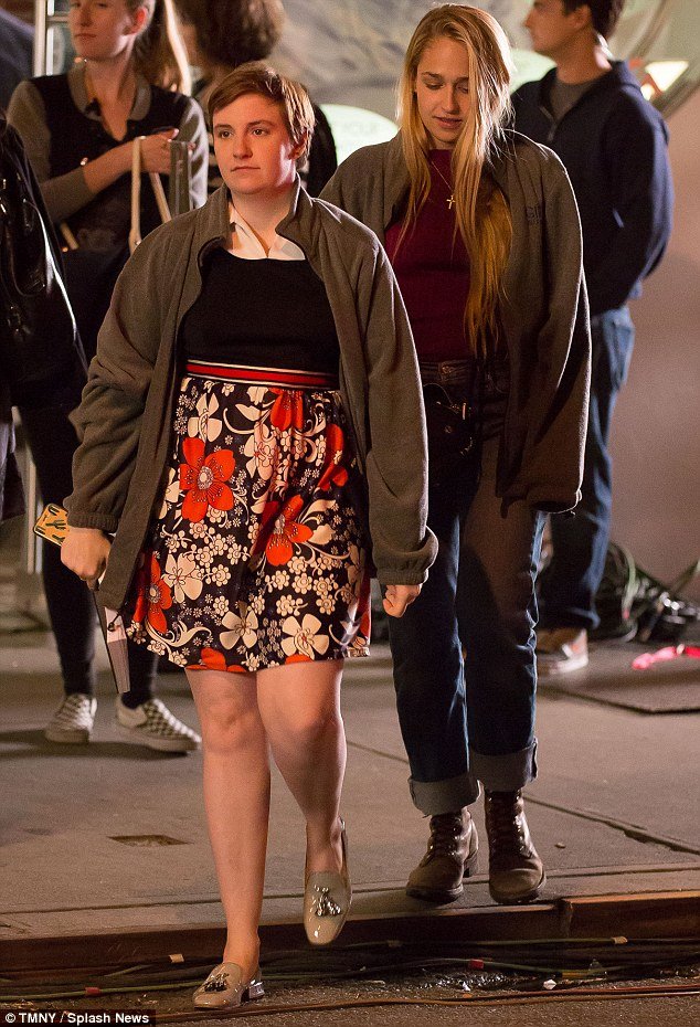 Η Λένα Ντάναμ ξαναχτυπά -Ποζάρει με τα εσώρουχά της [εικόνες] | iefimerida.gr 3