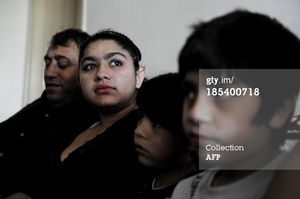 Ποιά είναι η 15χρονη Ρομά Leonarda που κάνει την γαλλική κυβέρνηση να τρίζει [εικόνες] | iefimerida.gr 0
