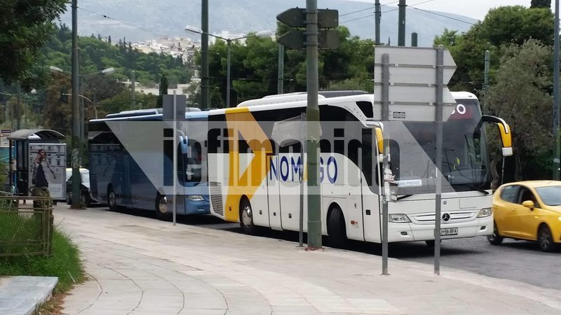 Ρεπορτάζ iefimerida: Πώς τα τουριστικά λεωφορεία στο κέντρο της Αθήνας προκαλούν καθημερινά κυκλοφοριακό έμφραγμα [εικόνες] | iefimerida.gr 11