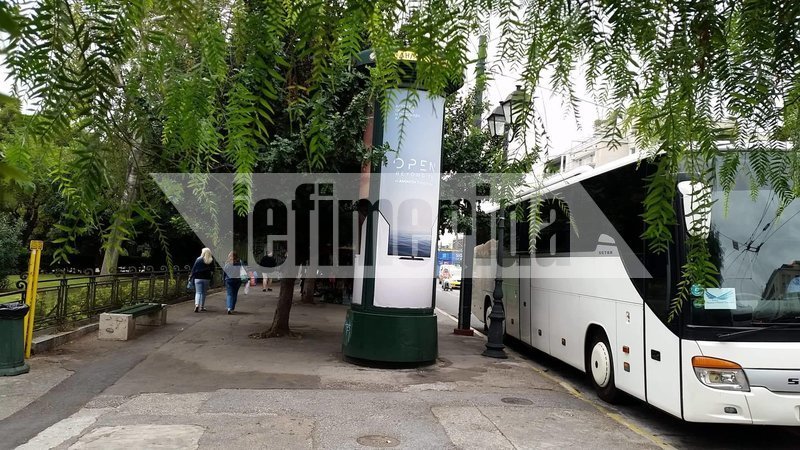 Ρεπορτάζ iefimerida: Πώς τα τουριστικά λεωφορεία στο κέντρο της Αθήνας προκαλούν καθημερινά κυκλοφοριακό έμφραγμα [εικόνες] | iefimerida.gr 12