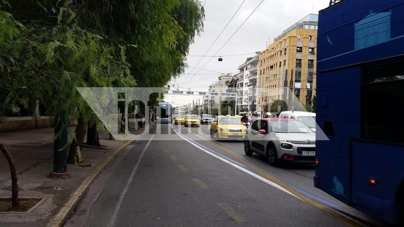 Η κατάληψη της δεξιάς λωρίδας από τα τουριστικά λεωφορεία