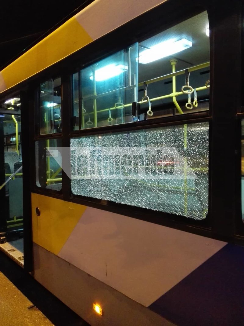 Τρεις επιθέσεις με αεροβόλο όπλο κατά των αστικών λεωφορείων 550 και Α2 στη λεωφόρο Συγγρού