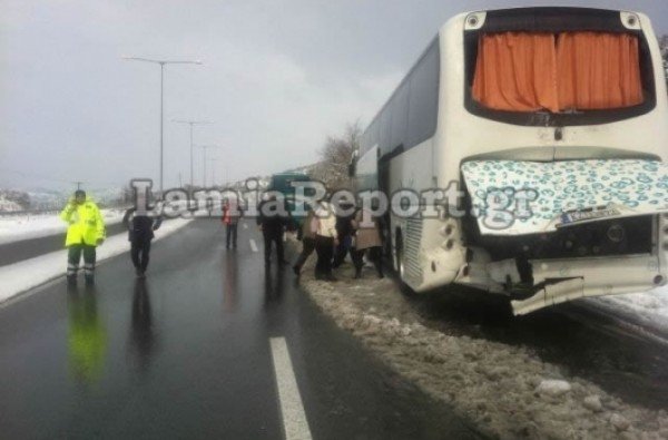 Συγκρούστηκαν δύο λεωφορεία στην Εθνική οδό Αθηνών-Λαμίας [βίντεο+εικόνες] | iefimerida.gr 0