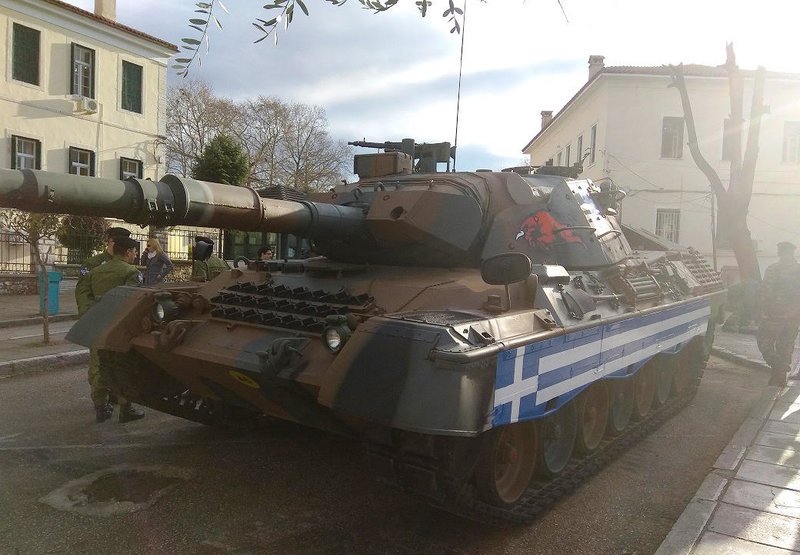 Ενα τεθωρακισμένο Leopard για τους κατοίκους και τους επισκέπτες των Ιωαννίνων [εικόνες]  | iefimerida.gr 0