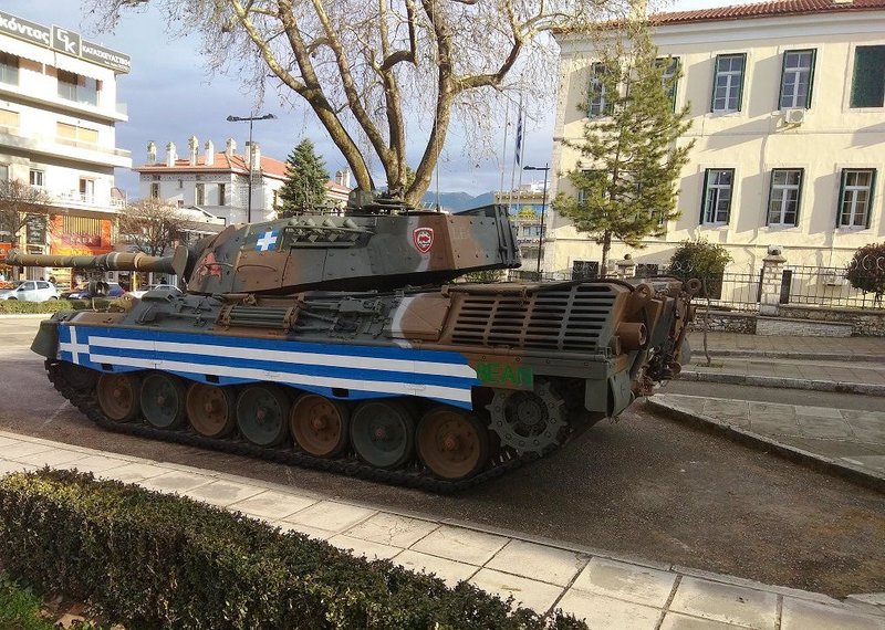 Ενα τεθωρακισμένο Leopard για τους κατοίκους και τους επισκέπτες των Ιωαννίνων [εικόνες]  | iefimerida.gr 1