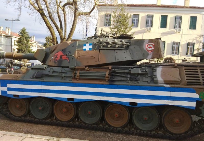 Ενα τεθωρακισμένο Leopard για τους κατοίκους και τους επισκέπτες των Ιωαννίνων [εικόνες]  | iefimerida.gr 2