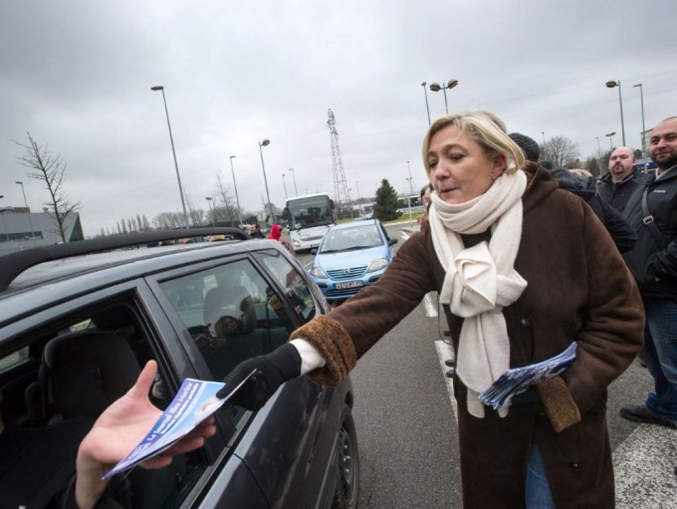 Γαλλία: Οι εργάτες ψηφίζουν ακροδεξιά και νεοκομμουνισμό, Λεπέν και Μελανσόν [εικόνες] | iefimerida.gr 0