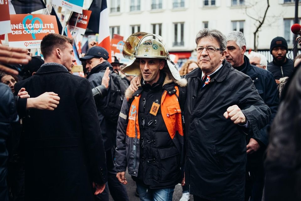 Γαλλία: Οι εργάτες ψηφίζουν ακροδεξιά και νεοκομμουνισμό, Λεπέν και Μελανσόν [εικόνες] | iefimerida.gr 1