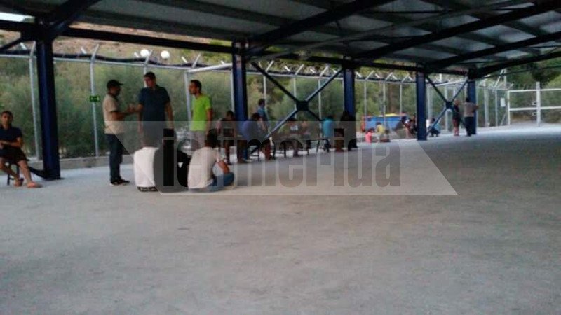 Κραυγή απόγνωσης: Φύγαμε από τη Συρία για ένα καλύτερο αύριο και βρεθήκαμε φυλακισμένοι στη Λέρο [εικόνες] | iefimerida.gr 0