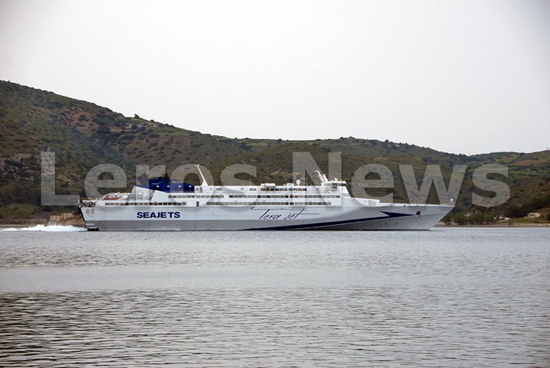 Επεισόδια στη Λέρο για τη μεταφορά μεταναστών -Εξαγριωμένοι οι κάτοικοι, λιμενικοί έδειραν δημοτικό σύμβουλο [εικόνες & βίντεο] | iefimerida.gr 0