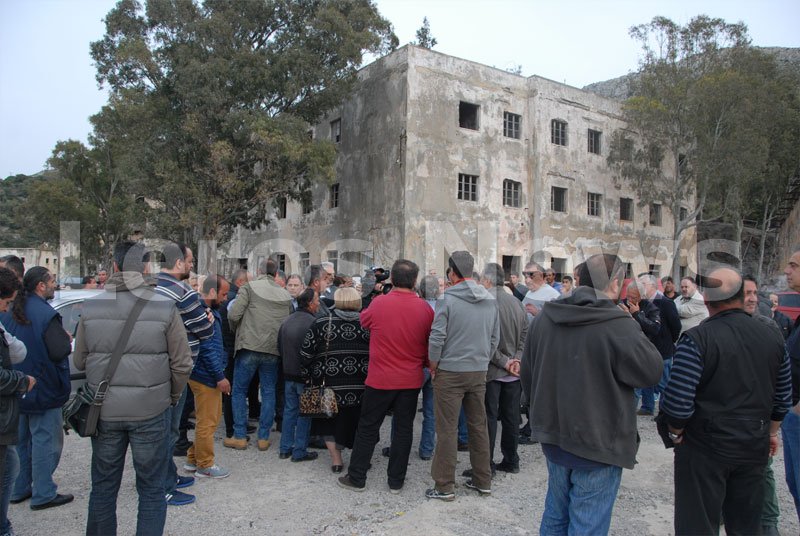 Επεισόδια στη Λέρο για τη μεταφορά μεταναστών -Εξαγριωμένοι οι κάτοικοι, λιμενικοί έδειραν δημοτικό σύμβουλο [εικόνες & βίντεο] | iefimerida.gr 1