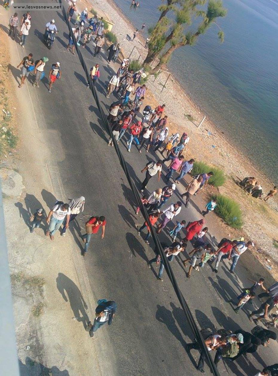 Χάος στη Μυτιλήνη: Πορείες, φωτιές από μετανάστες -Συγκρούσεις με ΜΑΤ [εικόνες & βίντεο] | iefimerida.gr 2