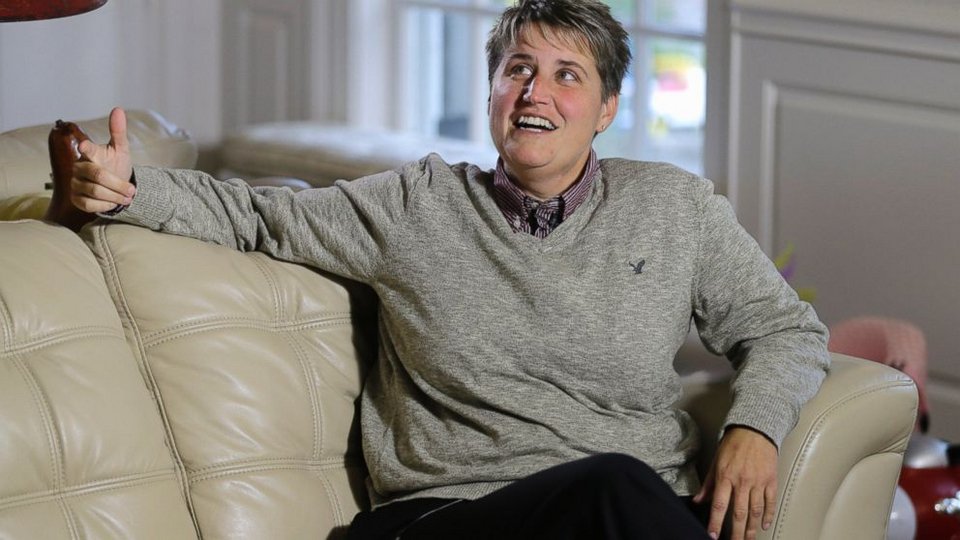 Λεσβίες μηνύουν τράπεζα σπέρματος γιατί το παιδί τους βγήκε μαύρο [εικόνες] | iefimerida.gr 1