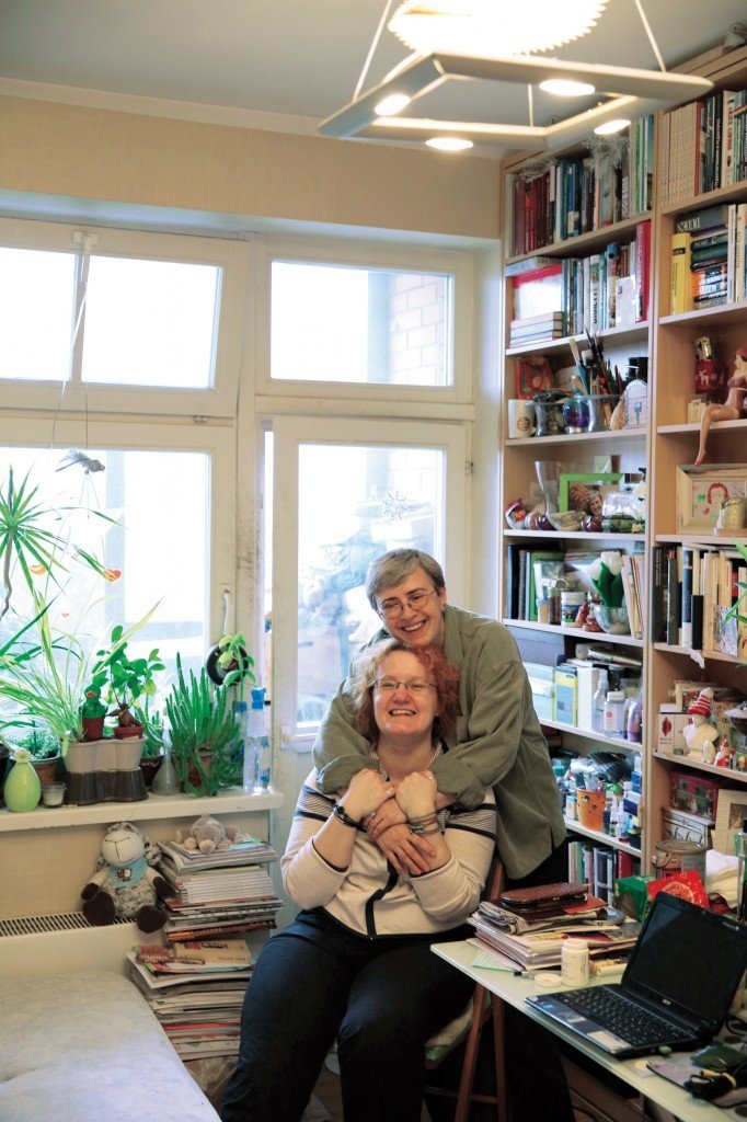 Ζευγάρια λεσβίες φωτογραφίζονται συγκλονιστικά στην ομοφοβική Ρωσία  του Πούτιν [εικόνες] | iefimerida.gr 4