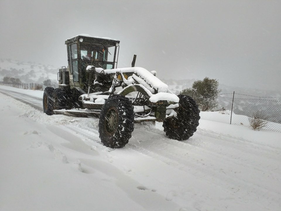 Τα εκχιονιστικά του στρατού στη Λέσβο -Ανοίγουν τους δρόμους από το χιόνι και τον πάγο [εικόνες] | iefimerida.gr 1