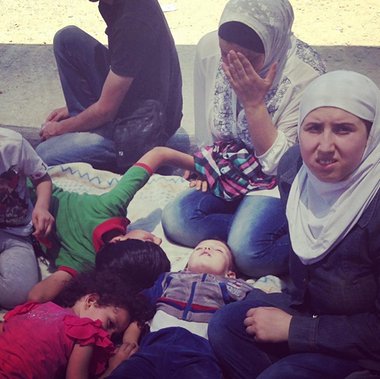 Guardian: Οι κάτοικοι της Λέσβου είναι επικοί ήρωες - Εν μέσω κρίσης βοηθούν τους πρόσφυγες [εικόνες] | iefimerida.gr 0