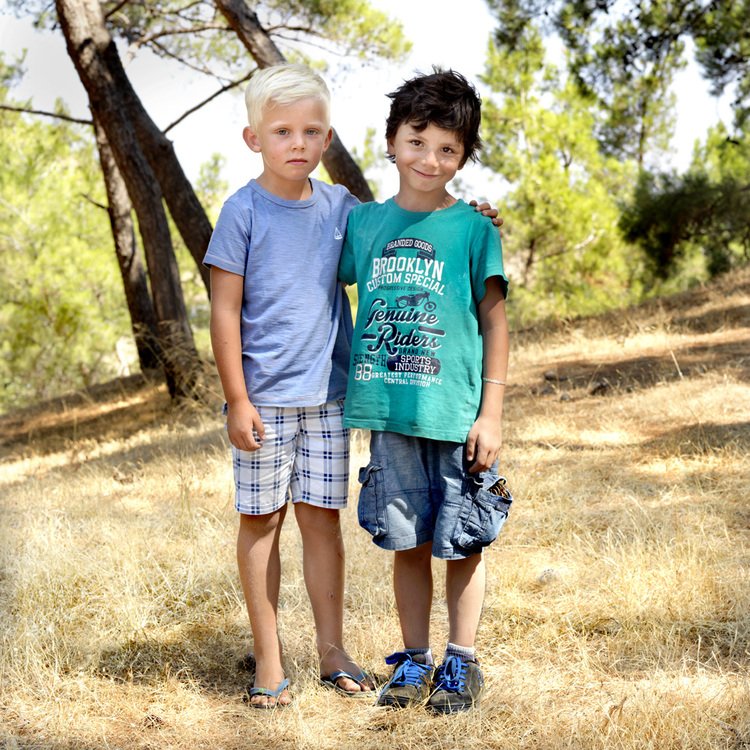 Οταν ένας πρόσφυγας συζητά με έναν τουρίστα -Απρόσμενες συναντήσεις στη Λέσβο [εικόνες & βίντεο] | iefimerida.gr 8