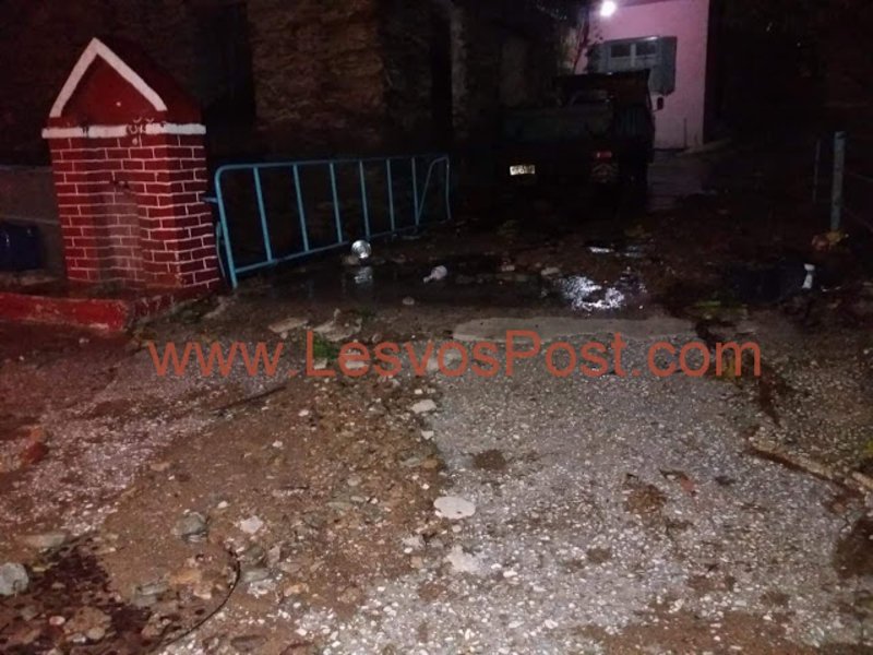 Καταστροφές από την κακοκαιρία στη Λέσβο -Χείμαρροι οι δρόμοι, πλημμύρισαν σπίτια, κινδύνευσαν άνθρωποι [εικόνες & βίντεο] | iefimerida.gr 8