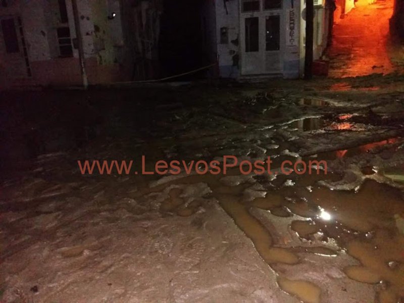 Καταστροφές από την κακοκαιρία στη Λέσβο -Χείμαρροι οι δρόμοι, πλημμύρισαν σπίτια, κινδύνευσαν άνθρωποι [εικόνες & βίντεο] | iefimerida.gr 7