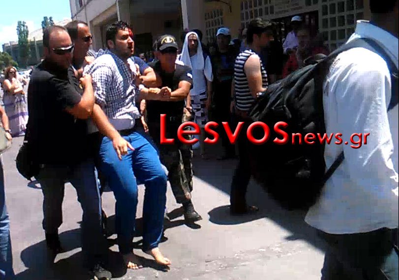 Λέσβος, βίαια επεισόδια: Οι μετανάστες έκαναν διαδήλωση! [εικόνες] | iefimerida.gr 0